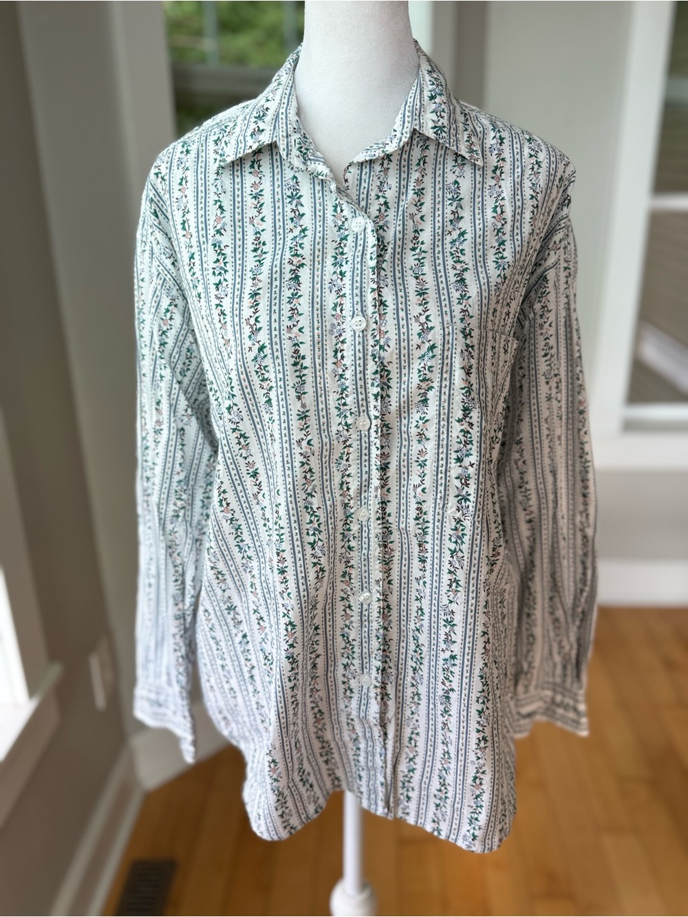 Vintage 90’s Bill Blass White Floral Cotton Button Down Shirt Size Medium